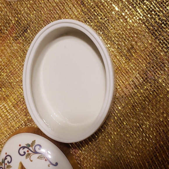 MIKASA Holiday Elegance FK001/426. Nice Oval Shaped Trinket Box with Lid. - Picture 3 of 7